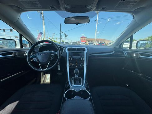 Used 2014 Ford Fusion SE w/ Equipment Group 201A FWD image 18