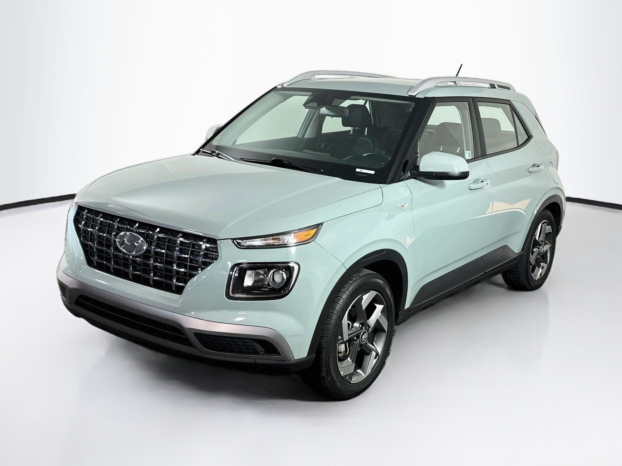 Used 2025 Hyundai Venue SEL FWD image 3
