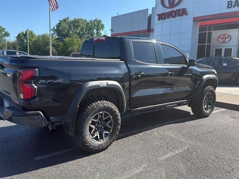 Used 2025 Chevrolet Colorado ZR2 w/ Technology Package AWD/4WD image 2