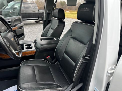 Used 2018 Chevrolet Silverado 2500 High Country w/ Duramax Plus Package image 5