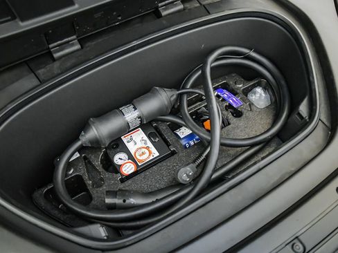 Certified 2021 Volvo XC40 P8 Recharge w/ Advanced Package AWD/4WD image 27