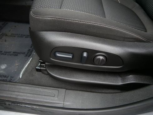 Certified 2023 GMC Acadia SLE w/ Driver Convenience Package image 14