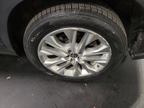Used 2021 Toyota Highlander Limited AWD/4WD image 10