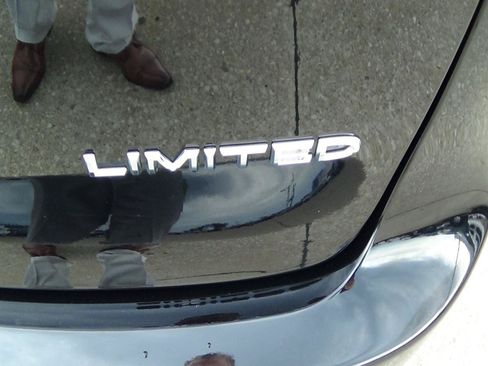 Used 2026 Chrysler Pacifica Limited FWD image 11
