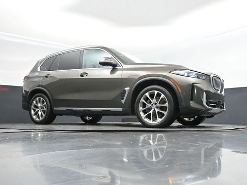 Certified 2025 BMW X5 xDrive40i w/ Premium Package image 44