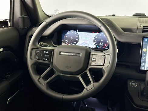 Used 2025 Land Rover Defender 130 X-Dynamic SE AWD/4WD image 21