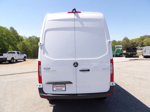 Used 2025 Mercedes-Benz Sprinter 2500 image 6