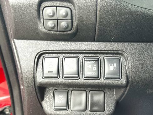 Used 2015 Nissan Leaf FWD image 18