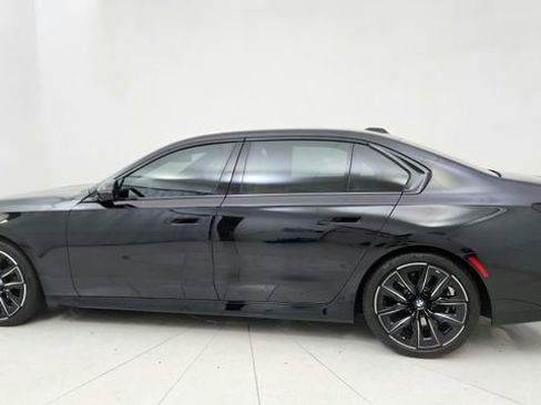 Used 2026 BMW 740i w/ Premium Package RWD image 10