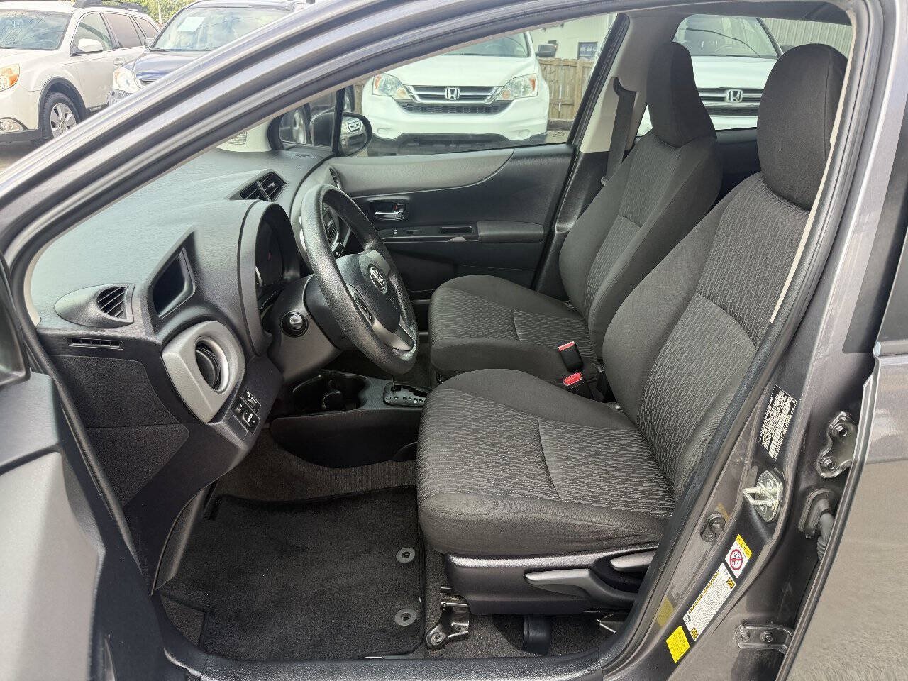 Used 2014 Toyota Yaris LE FWD image 10