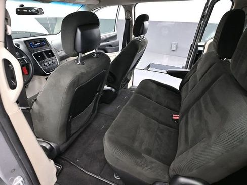 Used 2016 Dodge Grand Caravan American Value Package image 31