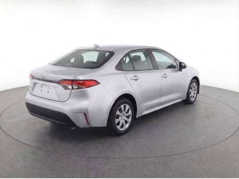 Used 2025 Toyota Corolla LE image 5