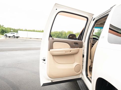 Used 2013 Chevrolet Suburban LTZ image 47