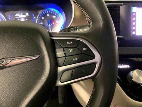 Used 2022 Chrysler Voyager LX FWD image 19