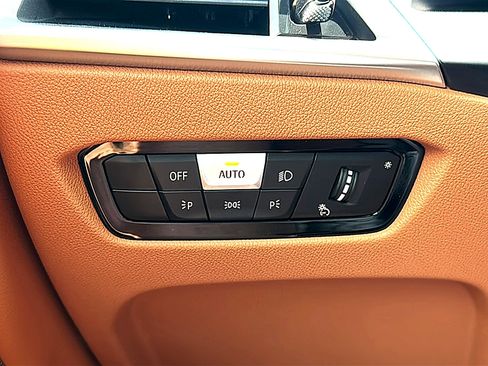 Used 2027 BMW 430i Convertible w/ M Sport Package RWD image 24