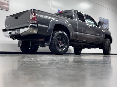 Used 2012 Toyota Tacoma 4x4 Access Cab V6 w/ TRD Off-Road Pkg image 5