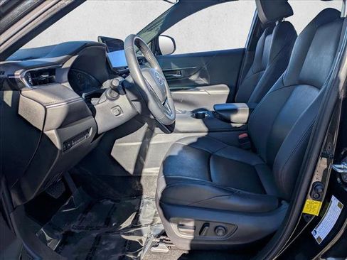 Used 2023 Toyota Venza XLE image 11