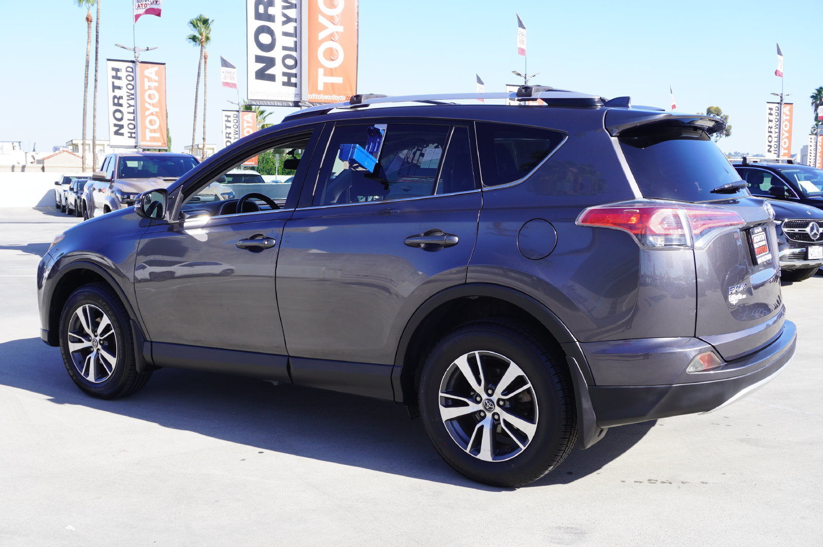 Used 2016 Toyota RAV4 XLE AWD/4WD image 5