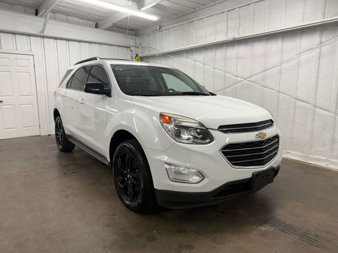 Used 2017 Chevrolet Equinox LT w/ Sport Edition image 2