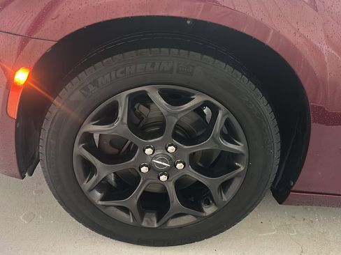 Used 2019 Chrysler 300 Touring w/ Sport Appearance Package AWD/4WD image 31