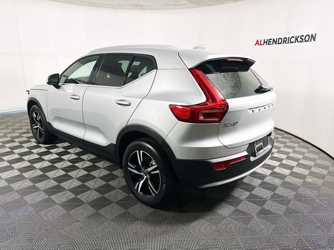 Used 2025 Volvo XC40 B5 Core image 5