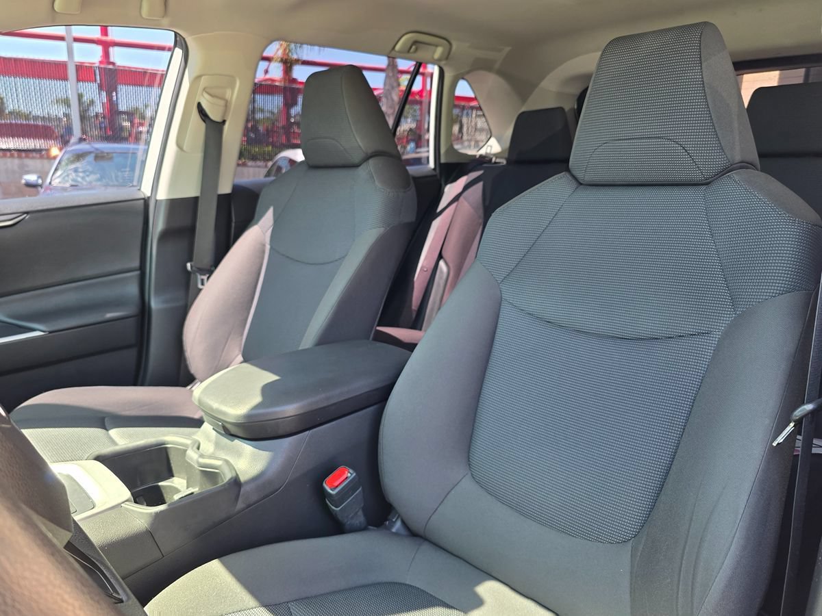 Used 2023 Toyota RAV4 LE AWD/4WD image 21