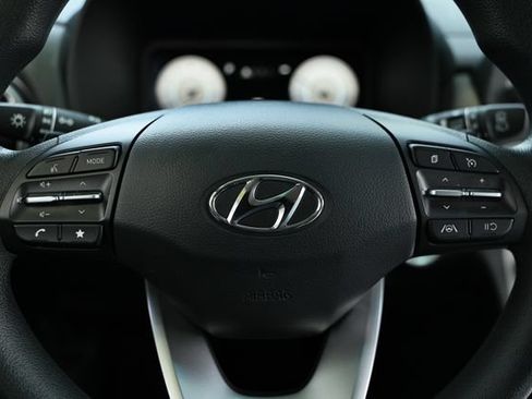 Used 2023 Hyundai Kona SE FWD image 31