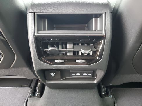 New 2026 Jeep Grand Cherokee Altitude image 21