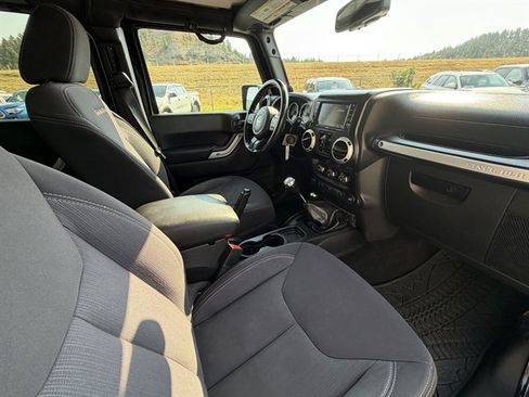 Used 2013 Jeep Wrangler Unlimited Sahara w/ Connectivity Group AWD/4WD image 35