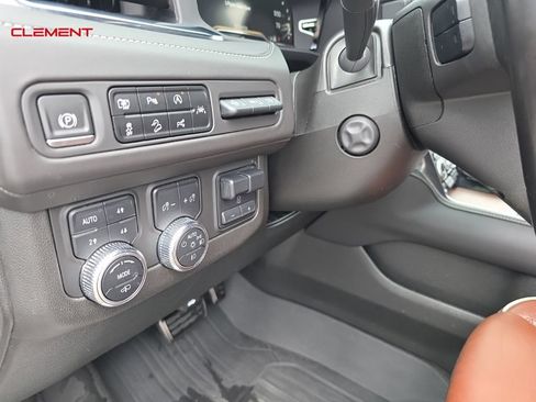 Used 2023 GMC Yukon XL Denali Ultimate AWD/4WD image 12