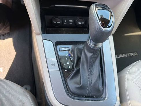 Used 2017 Hyundai Elantra SE FWD image 23