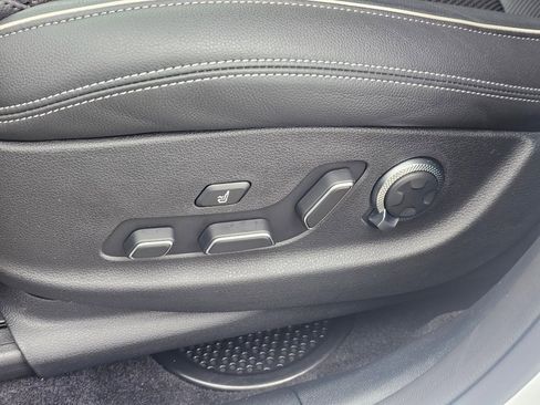 Certified 2025 Genesis GV70 3.5T Sport image 33