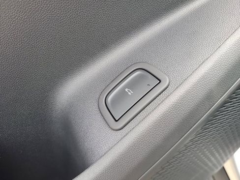 New 2026 Chevrolet Traverse LT image 19