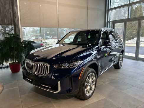 New 2026 BMW X5 xDrive40i w/ Premium Package image 2
