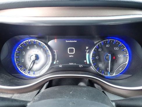 Used 2018 Chrysler Pacifica Touring-L Plus w/ Tire & Wheel Group FWD image 16