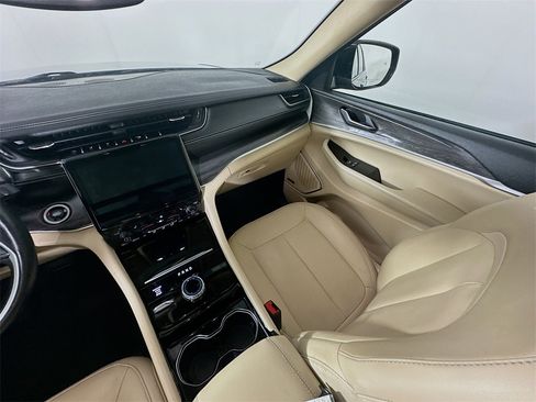 Used 2021 Jeep Grand Cherokee L Limited image 11