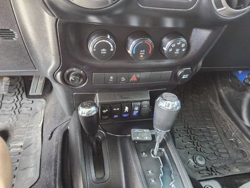 Used 2015 Jeep Wrangler Unlimited Sport w/ Quick Order Package 24S AWD/4WD image 23