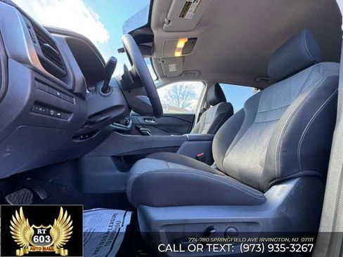 Used 2025 Nissan Rogue SV image 15