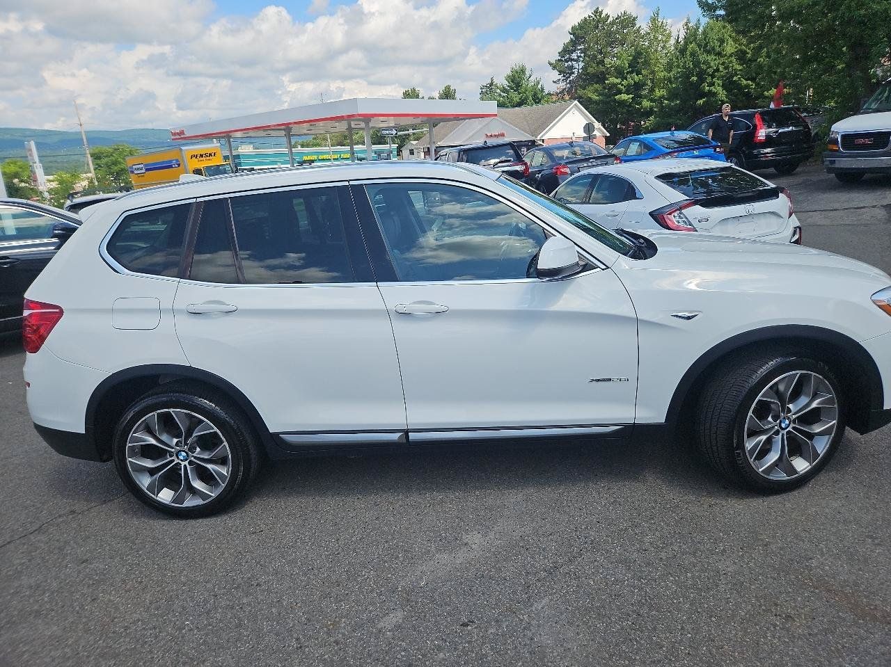 Used 2016 BMW X3 xDrive28i AWD/4WD image 2
