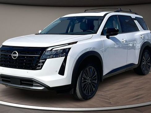 New 2026 Nissan Pathfinder SL image 1