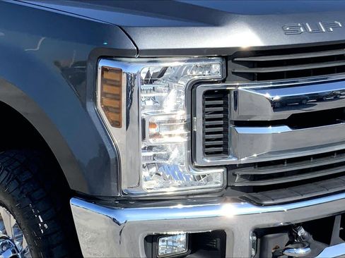 Used 2018 Ford F250 XLT w/ XLT Premium Package AWD/4WD image 24