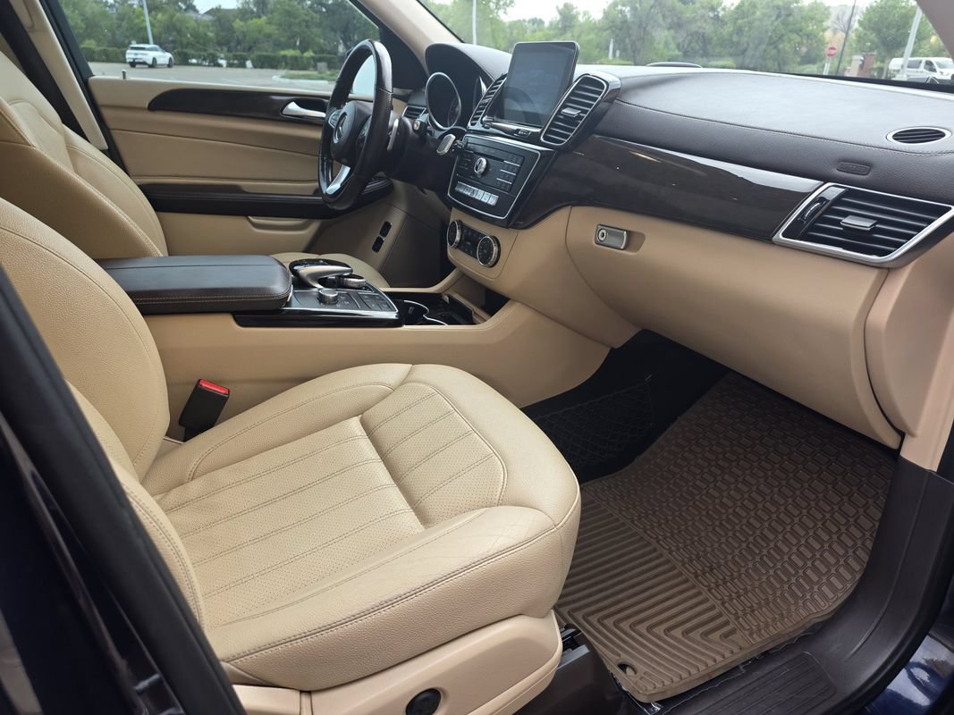 Used 2017 Mercedes-Benz GLS 450 4MATIC image 34