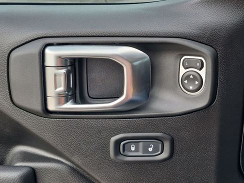 Used 2025 Jeep Gladiator Mojave AWD/4WD image 22