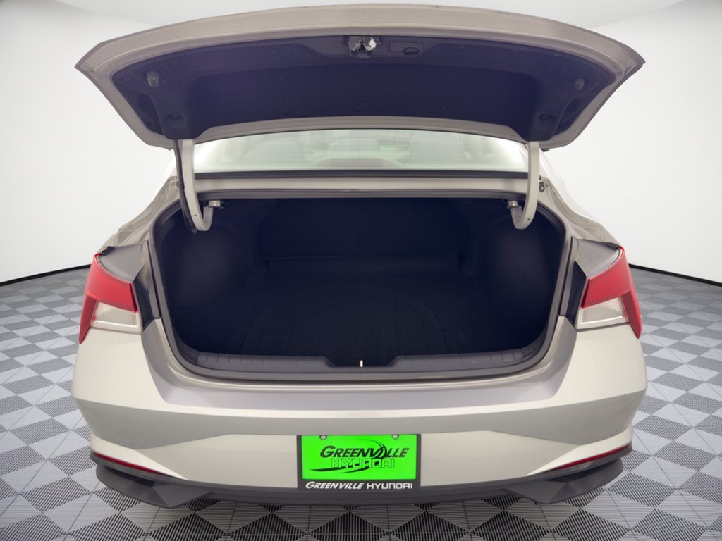 Used 2021 Hyundai Elantra SE FWD image 28