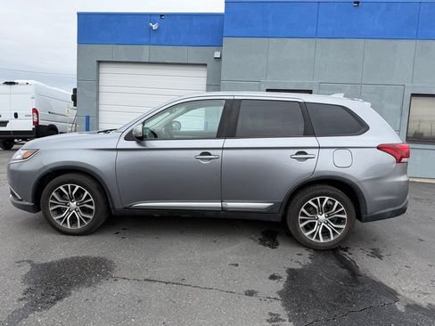 Used 2018 Mitsubishi Outlander SE AWD/4WD image 5