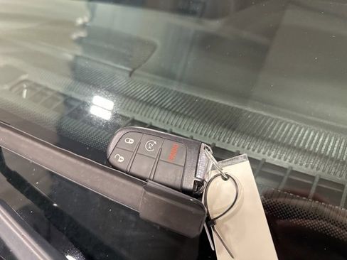 Used 2023 Jeep Compass Limited image 44