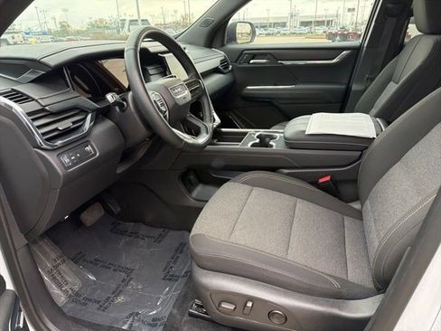 Used 2025 GMC Acadia Elevation image 26