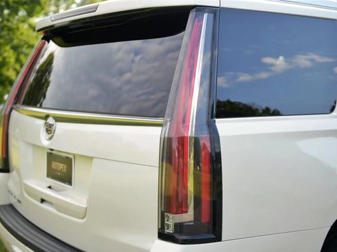 Used 2015 Cadillac Escalade Premium AWD/4WD image 47