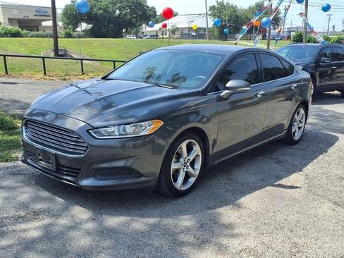 Used 2015 Ford Fusion SE FWD image 3