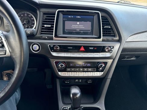 Used 2018 Hyundai Sonata Limited image 19